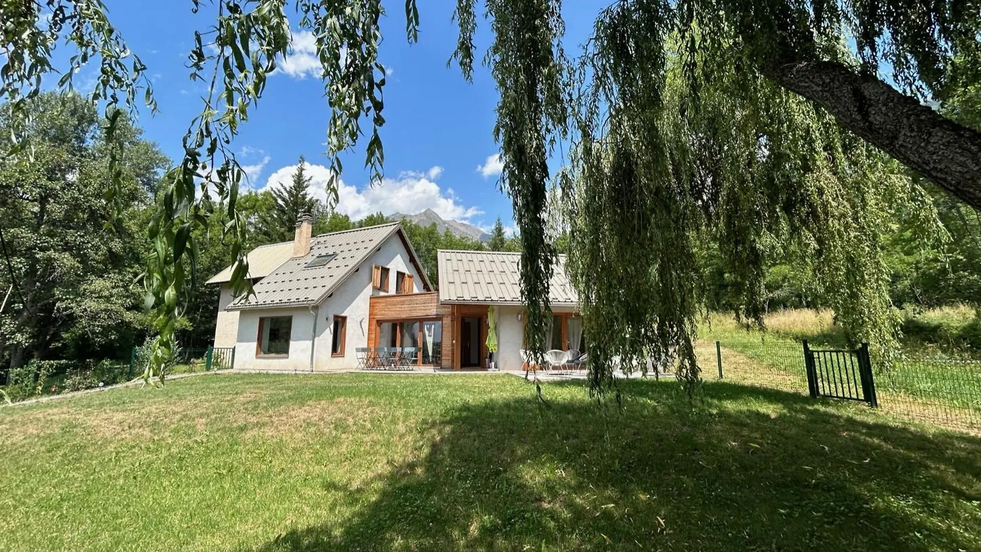 Maison refaite à neuf en pleine nature Puy-Saint-Eusebe